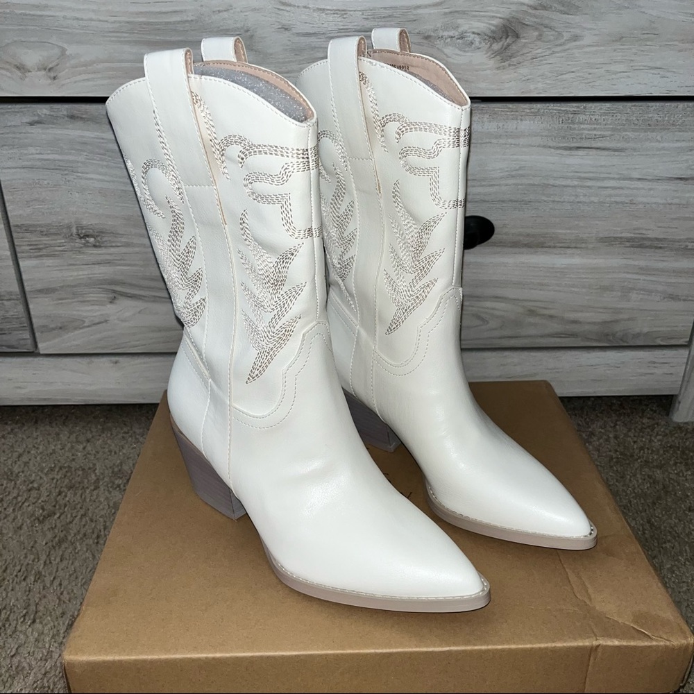White heeled Cowgirl boots